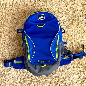 REI Kids Tarn 18 Hiking Backpack